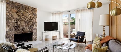TV, fireplace