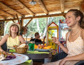 Casa rodante | Restaurante al aire libre