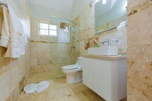 Shower - Hispaniola • Beach walk • Mega private pool • 3 BR (Sosúa)