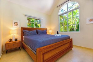 Tabla de planchar con plancha, wifi y ropa de cama 