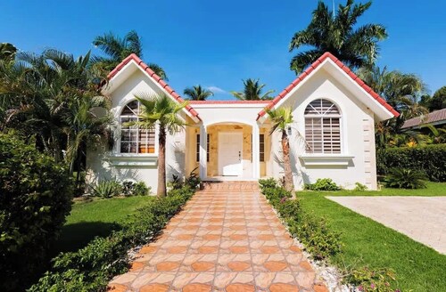 Hispaniola • Beach walk • Mega private pool • 3 BR
