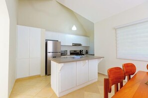 Fridge, microwave, stovetop, toaster - Hispaniola • Beach walk • Mega private pool • 3 BR (Sosúa)