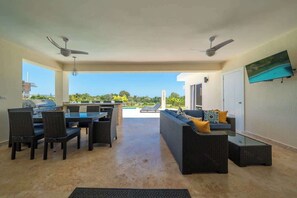 Outdoor dining - Luxury 3-bedroom Casa Linda. (Sosúa)