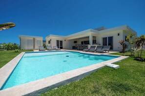 Pool - Luxury 3-bedroom Casa Linda. (Sosúa)