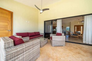TV - Luxury 3-bedroom villa in Casa Linda. (Sosúa)
