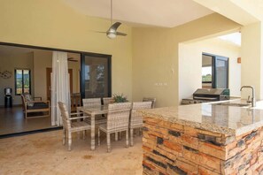 Outdoor dining - Luxury 3-bedroom villa in Casa Linda. (Sosúa)