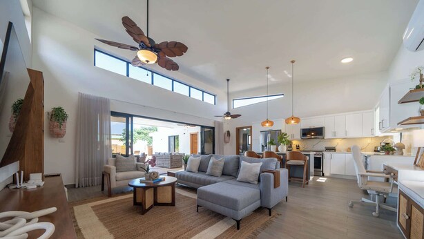 A spacious living area with a sofa, coffee table, and ceiling fan. - Modern Villa · Pool, Jacuzzi & Pool Table · Sosúa (Sosúa)