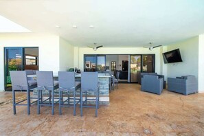 Outdoor dining - Luxury • Tranquility • Paradise • 2BR (Sosúa)