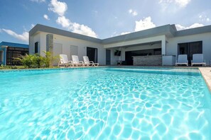 Pool - Luxurious 3-bedroom villa in Casa Linda. (Sosúa)