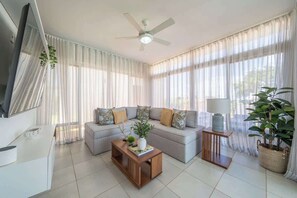 TV - New 3BR Retreat • Modern Design (Sosúa)