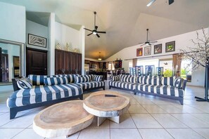TV - 6BR • Jacuzzi • Ocean View • Solar Backup Power (Sosúa)