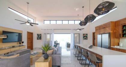 4 king suites • Mega large • Guest house