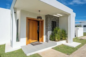 Exterior detail - Modern Villa · Pool, Jacuzzi & Pool Table · Sosúa (Sosúa)