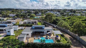 Exterior - Modern Villa · Pool, Jacuzzi & Pool Table · Sosúa (Sosúa)