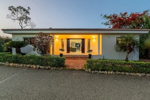 Exterior - Ocean View Luxe Retreat • 4BR • Pool & Serenity (Sosúa)