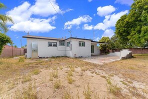 Exterior - 3BR Home w Foosball, Yard, Near Disneyland (Anaheim)