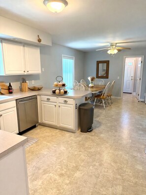 Private kitchen - Spacious 5-bedroom  single family house in beautiful North Wildwood (North Wildwood)