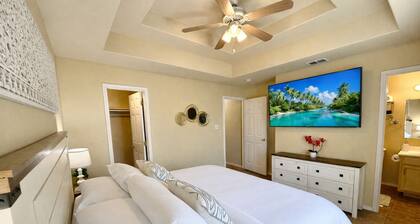 Serene Luxury 2 Master suites 2.5 bth townhome SLEEPS 6+mins to airport/hospital