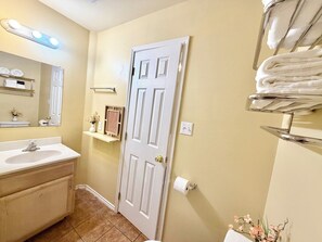 Bathroom - Serene Luxury 2 Master suites 2.5 bth townhome SLEEPS 6+mins to airport/hospital (Harlingen)