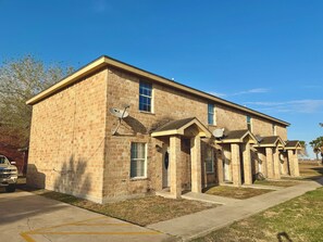 Exterior - Serene Luxury 2 Master suites 2.5 bth townhome SLEEPS 6+mins to airport/hospital (Harlingen)