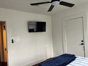 2 bedrooms, iron/ironing board, free WiFi, bed sheets - Vintage bungalow with quaint modern touches, minutes to Pensacola NAS front gate (pensacola)