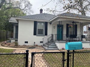 A single-story house with a front porch, a mailbox, and a fenced yard. - Vintage bungalow with quaint modern touches, minutes to Pensacola NAS front gate (pensacola)