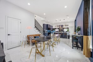 Dining - Melanin Luxe GroupStay Houston NRG Sleeps 14 (Houston)