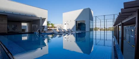15 outdoor pools