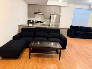 Living area - Peaceful Kitchener Getaway 5BR Home w/ BBQ & Modern Kitchen (Kitchener)