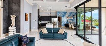 Modern House On water Gulf Acess Heated pool & Hot tub
