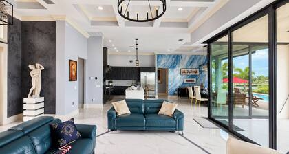 Modern House On water Gulf Acess Heated pool & Hot tub