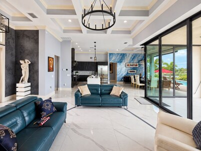 Modern House On water Gulf Acess Heated pool & Hot tub