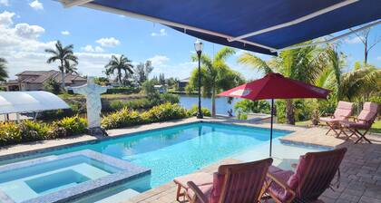 Modern House On water Gulf Acess Heated pool & Hot tub