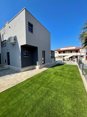 Exterior - Modern new Istrian villa with private pool and parking. Pet friendly! (Banjole)