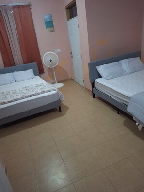 3 Schlafzimmer, Bügeleisen/Bügelbrett, kostenloses WLAN, Bettwäsche