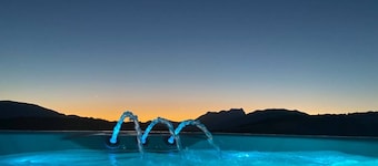 The Eagle's View – warm and welcoming chalet with panoramic mountain views