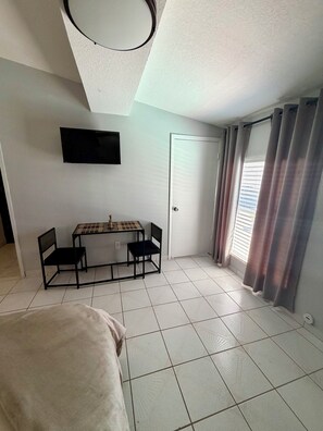 1 quarto, ferros/tábuas de passar roupa, Wi-Fi, roupa de cama