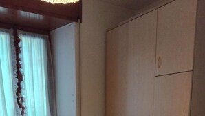 2 bedrooms, Internet - Wohnung im historischen Zentrum mit Balkon by Interhome (Domaso)