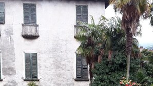 Property grounds - Wohnung im historischen Zentrum mit Balkon by Interhome (Domaso)