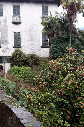 Property grounds - Wohnung im historischen Zentrum mit Balkon by Interhome (Domaso)