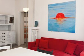 Living area - Vrbo Property (Milano)