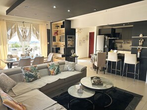 Living area - Modern Penthouse Overlooking Pool (Pyla)