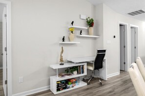 Interior - Modern Walls (Evans)