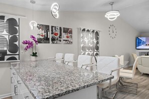 Dining - Modern Walls (Evans)