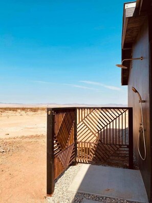 Property grounds - DILIM - Designer Desert Retreat (Homestead Valley)