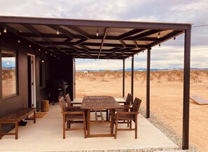 Outdoor dining - The Midnight Cabin - Stargazing Speakeasy (Homestead Valley)