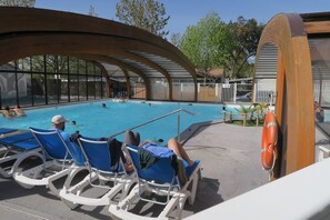 Indoor pool, outdoor pool - Comfort 3-bedroom mobile home (Messanges)