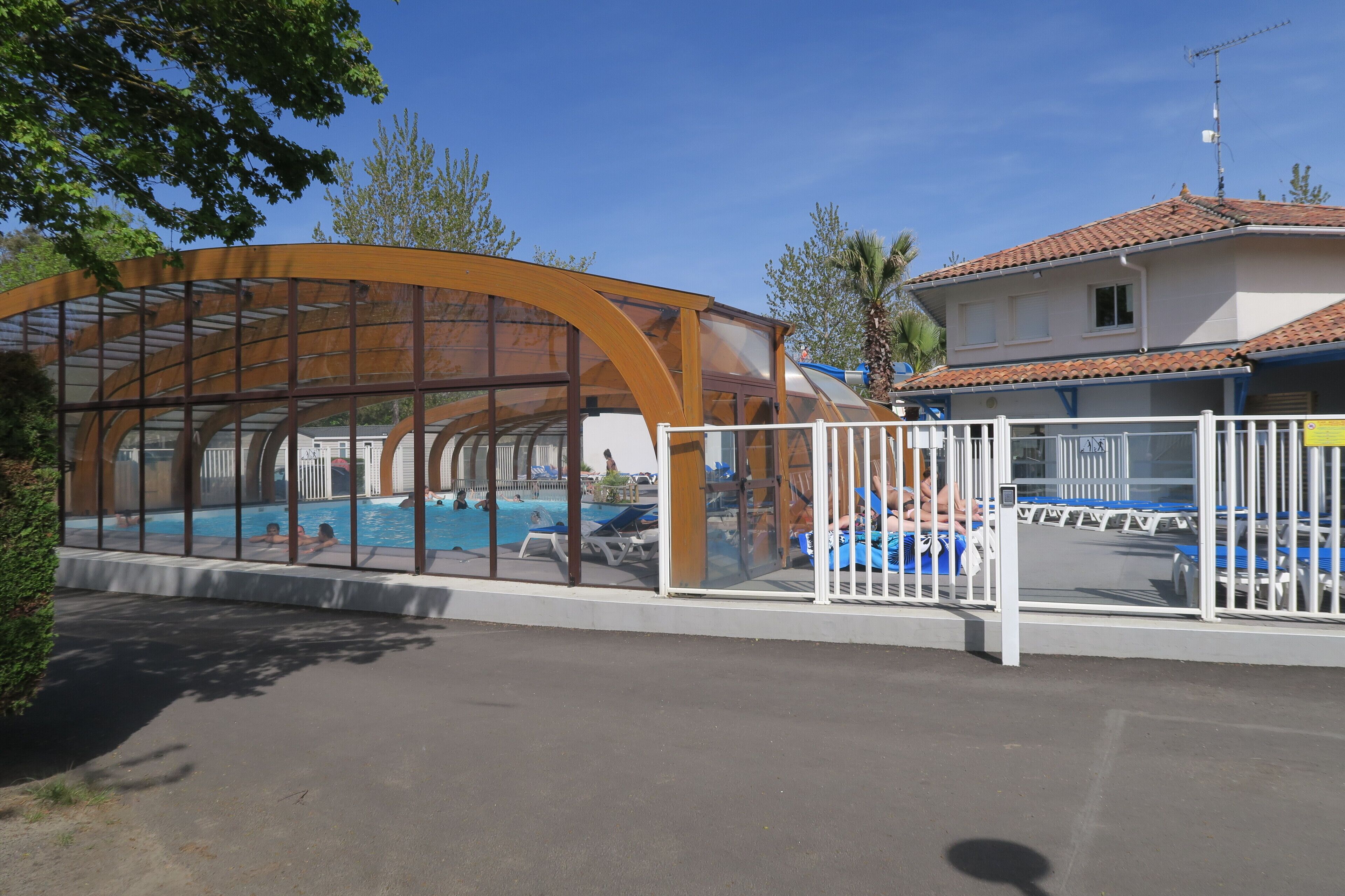Piscina interna, piscina externa