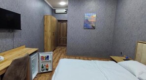 In-room safe, desk, laptop workspace, free WiFi - Very Well Guest House (Baku)