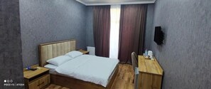 In-room safe, desk, laptop workspace, free WiFi - Very Well Guest House (Bakı)